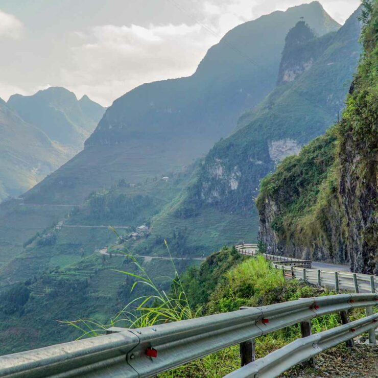 Conquering Ma Pi Leng Pass: The Peak of Natural Beauty