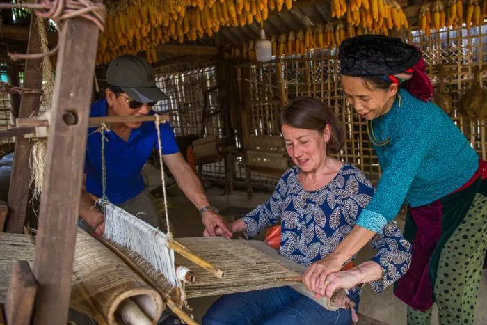 Experience hand-weaving linen at Lung Tam linen weaving village