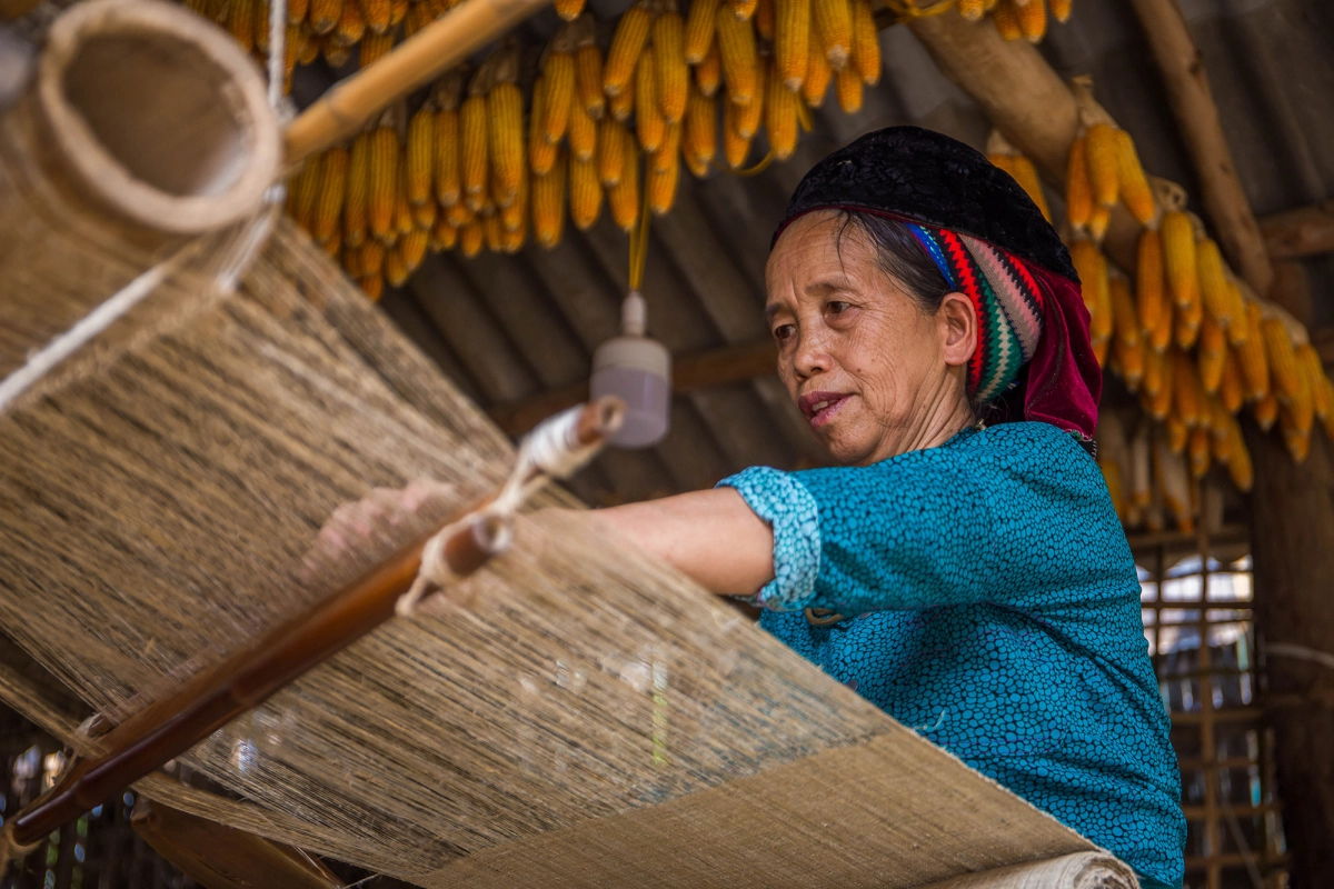 Discover Lung Tam Linen Weaving Village in Ha Giang