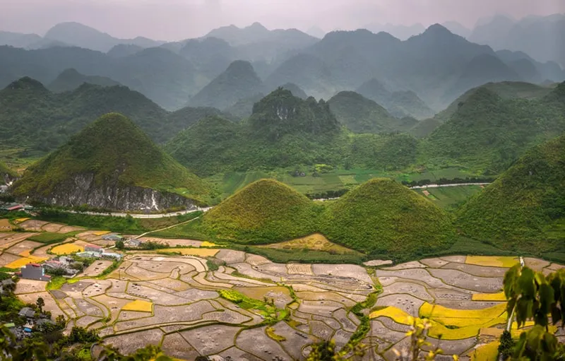 Quan Ba ​​Twin Mountains are considered a beautiful symbol of Ha Giang land