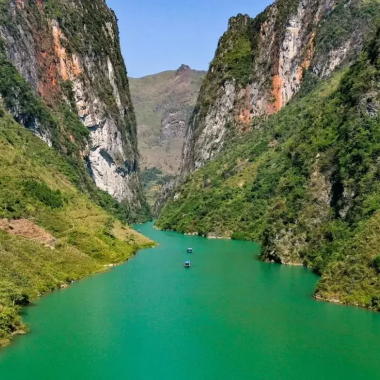 Nho Que River: Nature’s Stunning Emerald