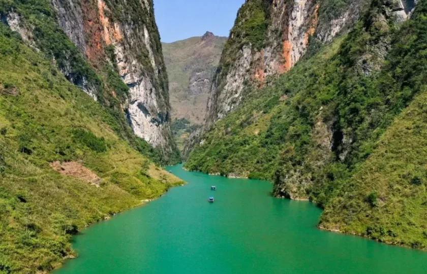 Nho Que River: Nature’s Stunning Emerald