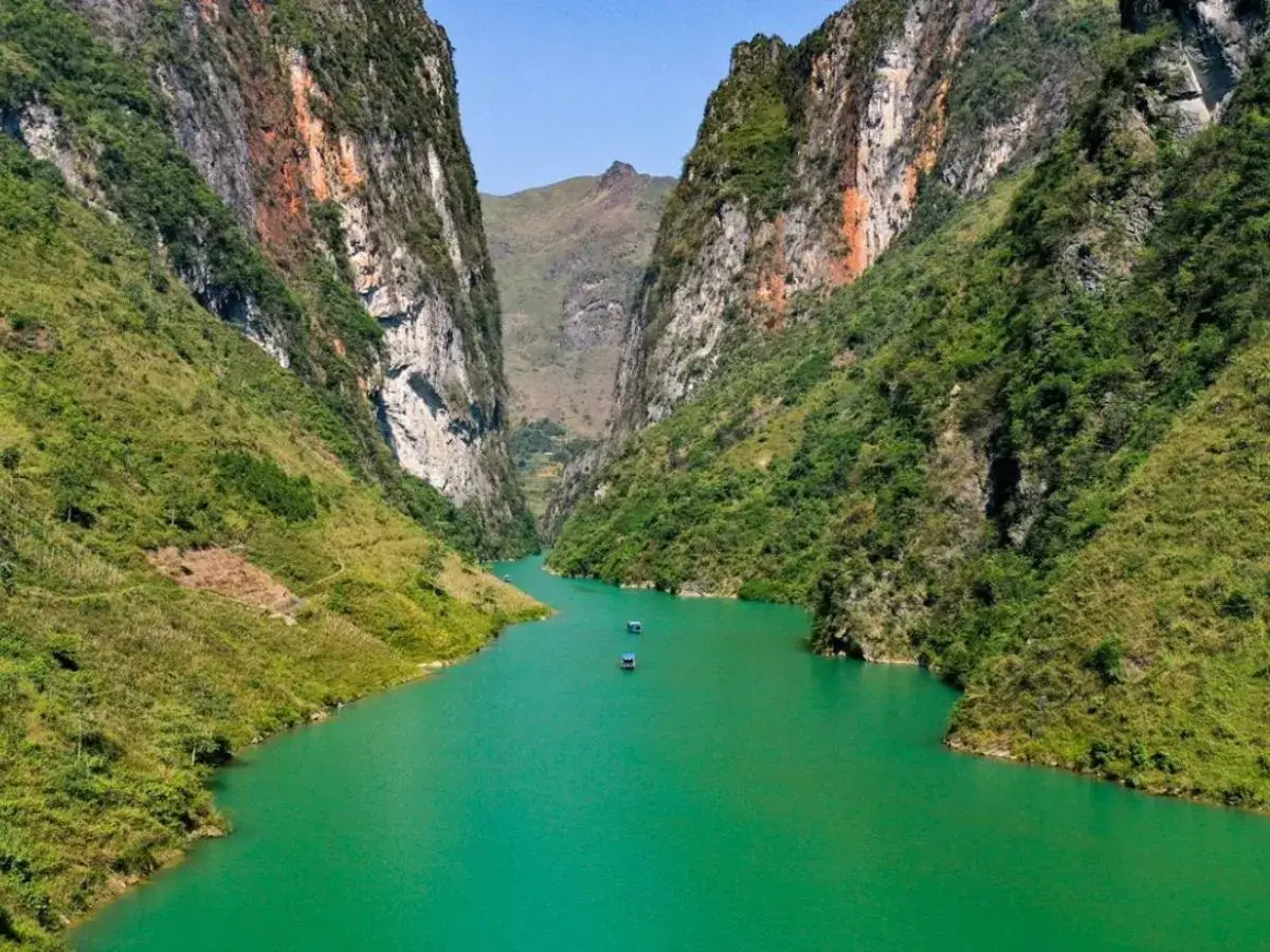 Nho Que River: Nature’s Stunning Emerald