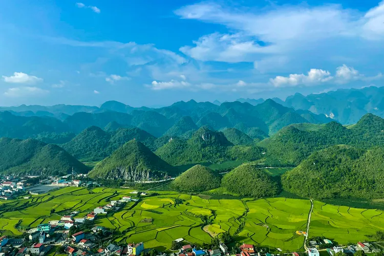 Quan Ba ​​Heaven Gate is considered the highest place on the road from Ha Giang to Quan Ba ​​because it is about 1500m above sea level