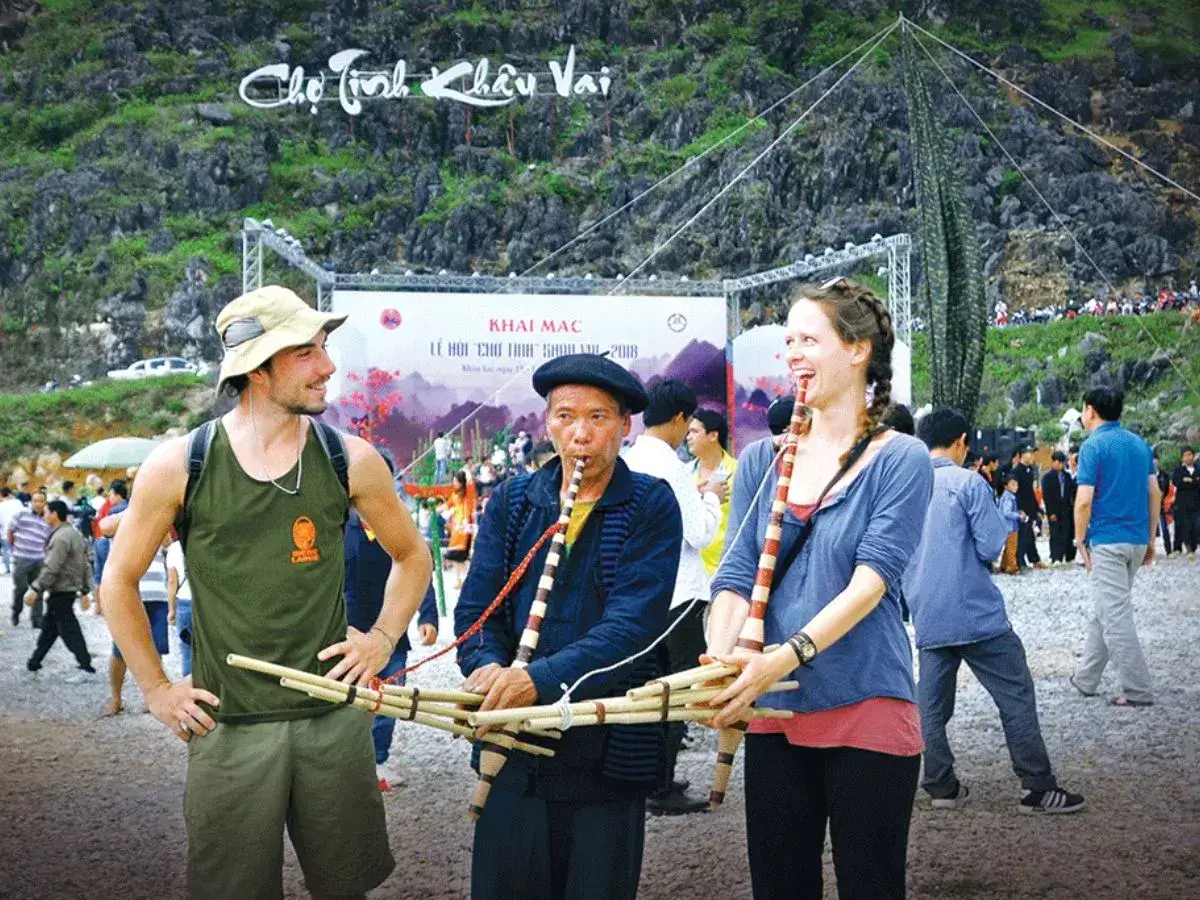 The atmosphere at the Khau Vai Love Market was filled with laughter