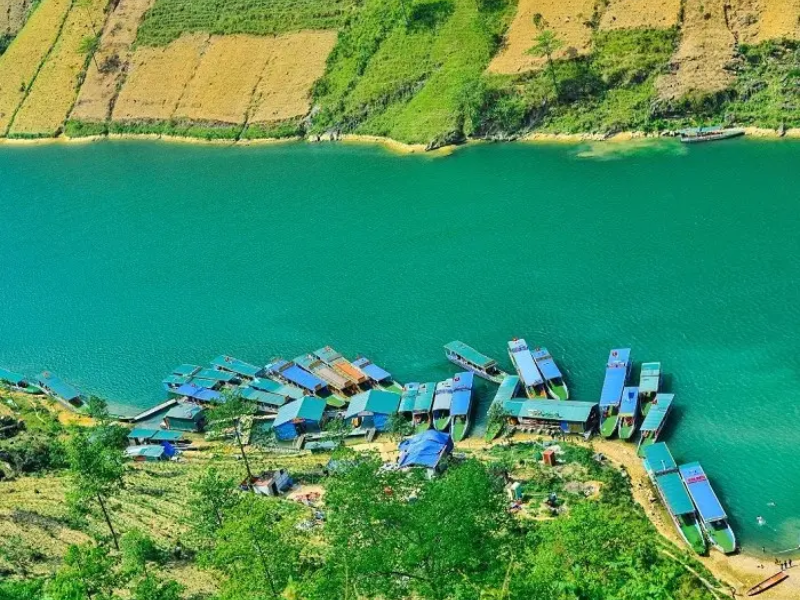 Giá vé thuyền sông Nho Quế chỉ 120.000đ
