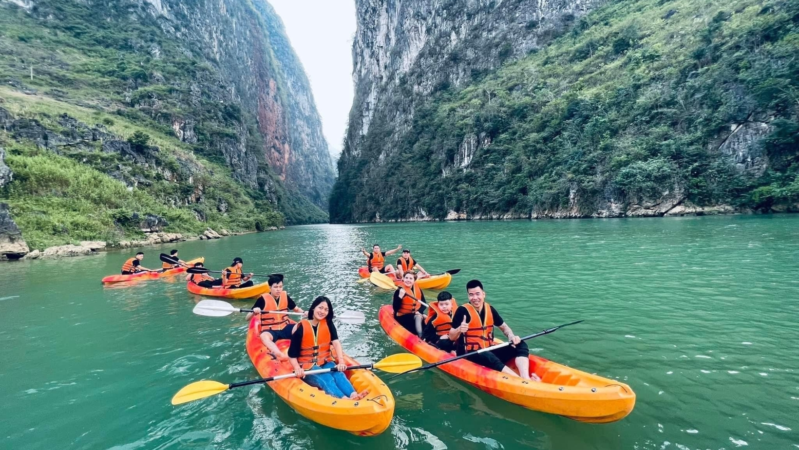 Giá vé thuyền sông Nho Quế được niêm yết công khai, giúp khách chủ động trong hành trình của mình