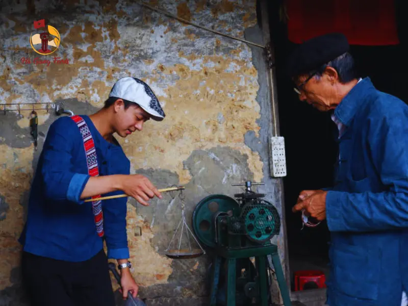 Làng chạm bạc Hà Giang