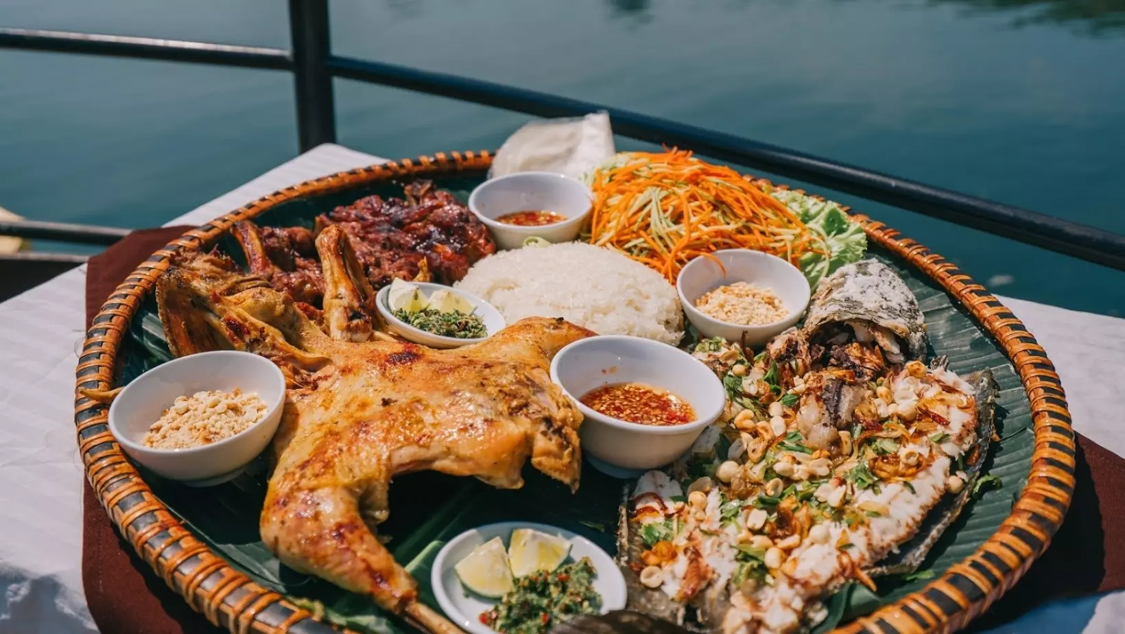 hưởng thức đặc sản cao nguyên đá tại homestay thành phố Hà Giang