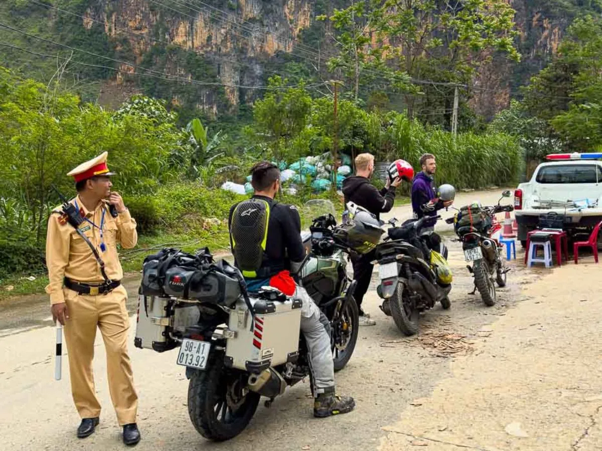 Common police checkpoints on the Ha Giang Loop
