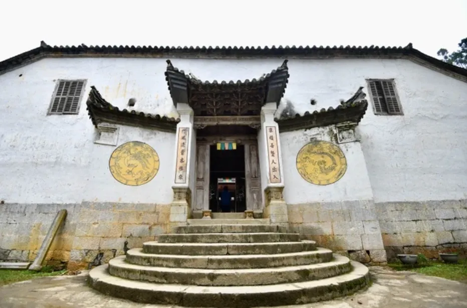 Explore Ha Giang Loop by car - H'Mong King's Mansion
