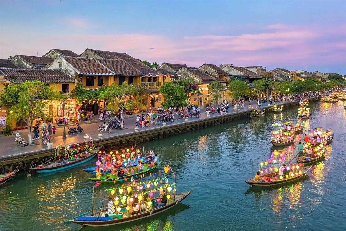 the distance From Hoi An to Ha Giang is about 1,000 km