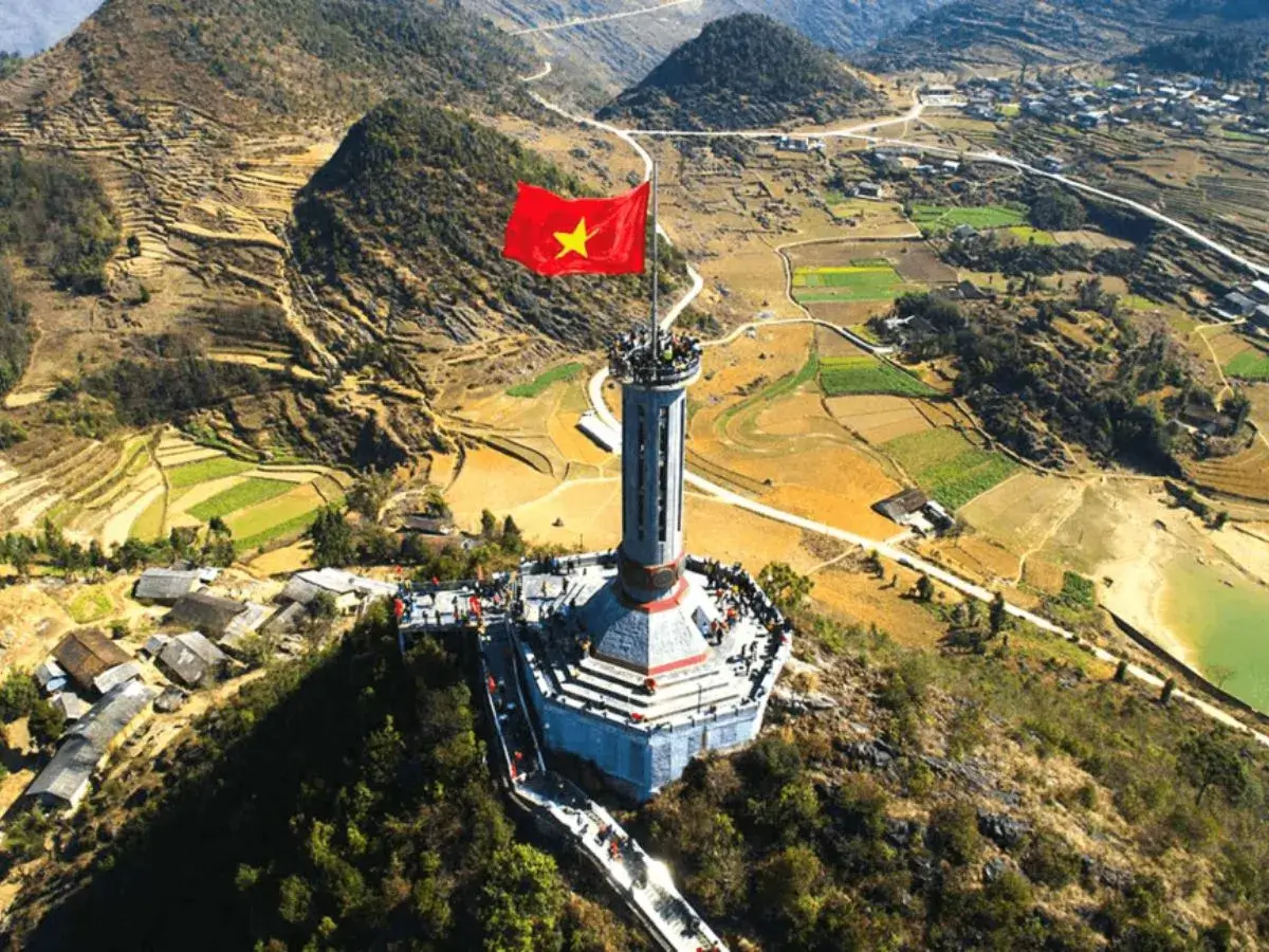 How to get to Lung Cu Flag Tower