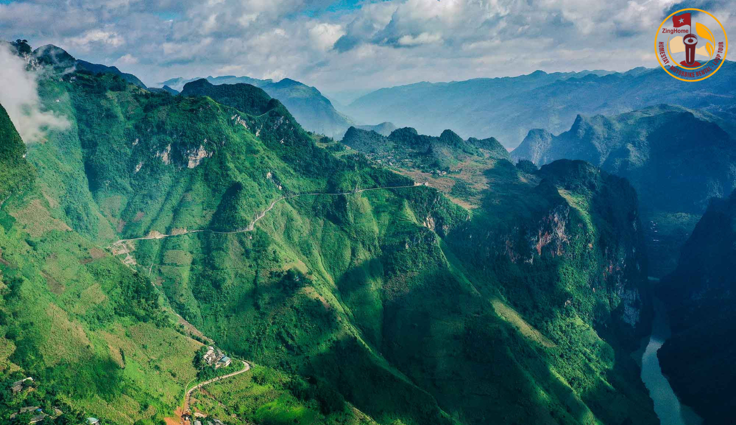 Mã Pì Lèng có vẻ đẹp hoang sơ kết hợp với nét giản dị, chân thật của cuộc sống người dân vùng cao