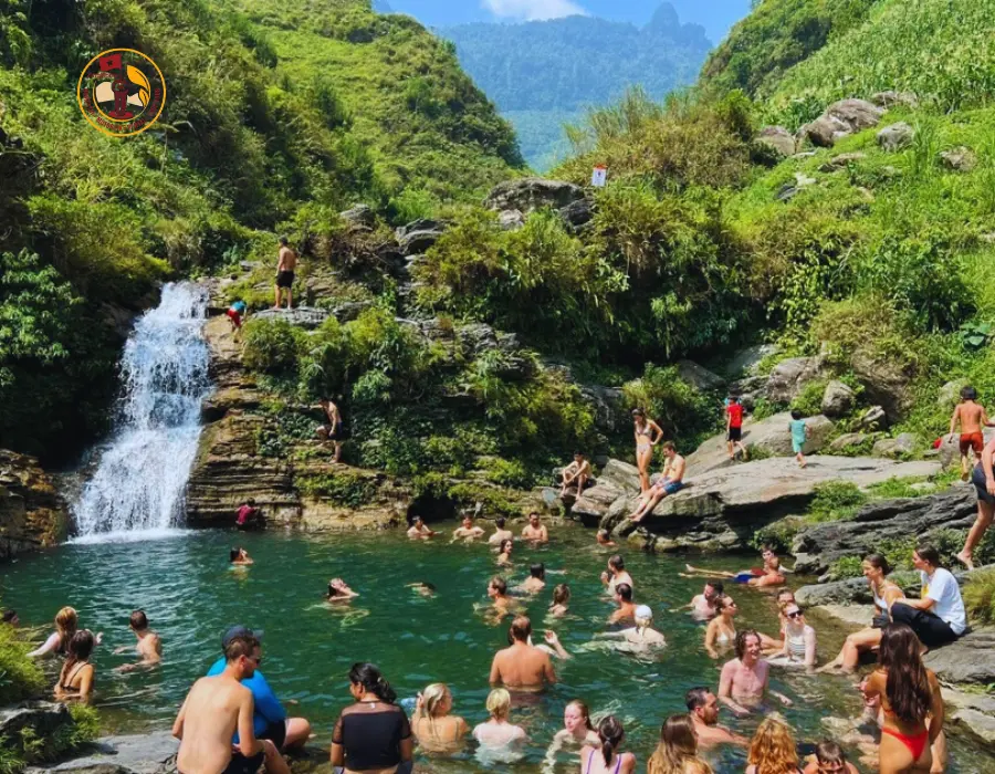 check in tại thác Du Già Hà Giang