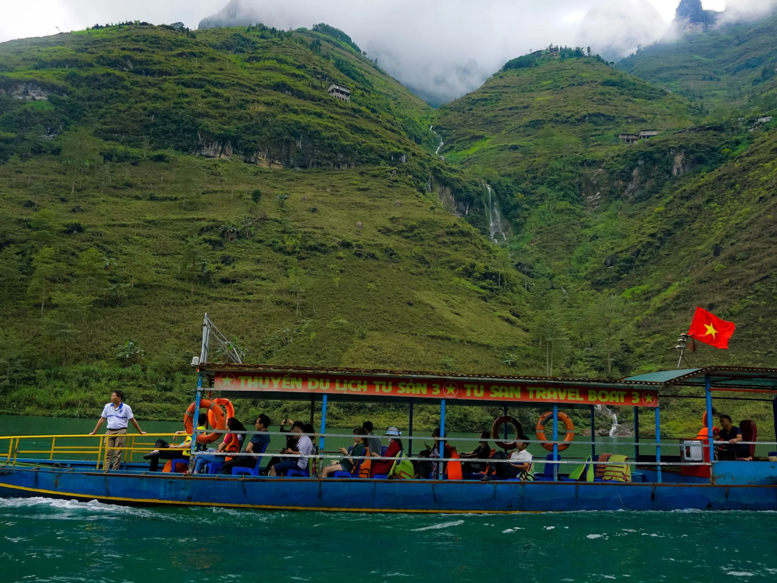 Tour Sông Nho Quế cho phép bạn hòa mình vào thiên nhiên hoang dã