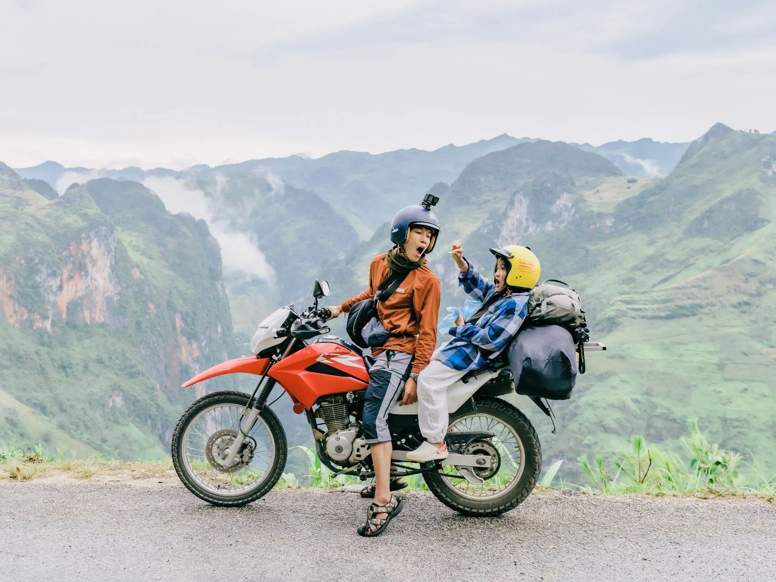 Đi xe máy là một trong những lựa chọn tới Hà Giang lý tưởng