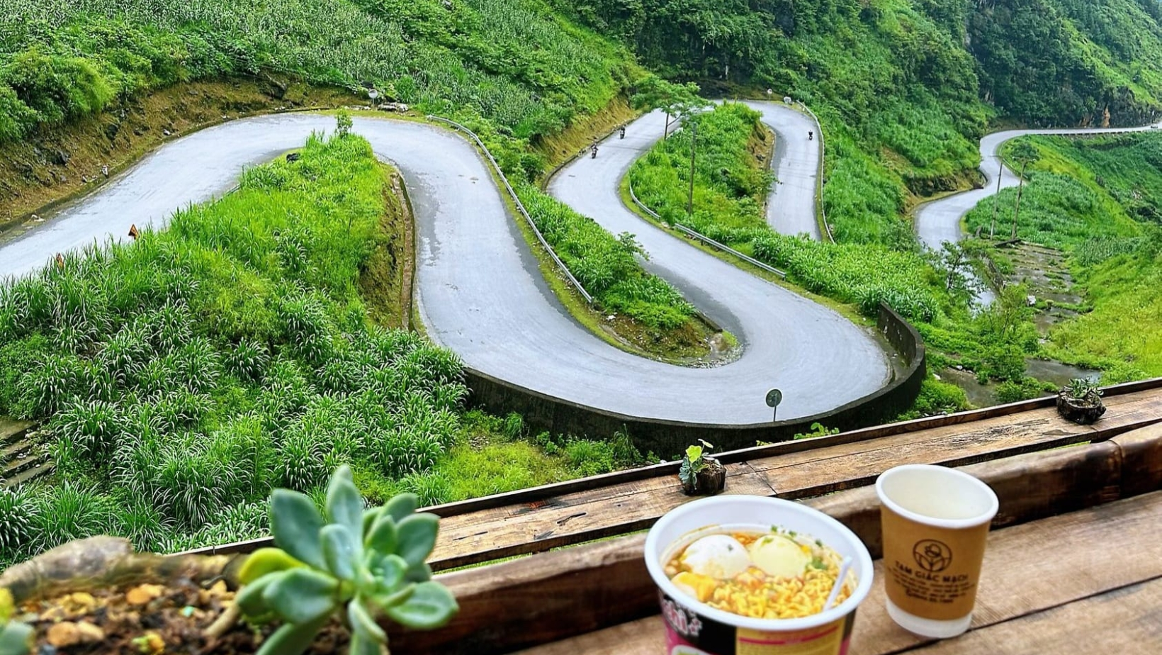 Dốc Thẩm Mã - Nơi lý tưởng để cảm nhận vẻ đẹp thiên nhiên và văn hóa vùng cao nguyên đá