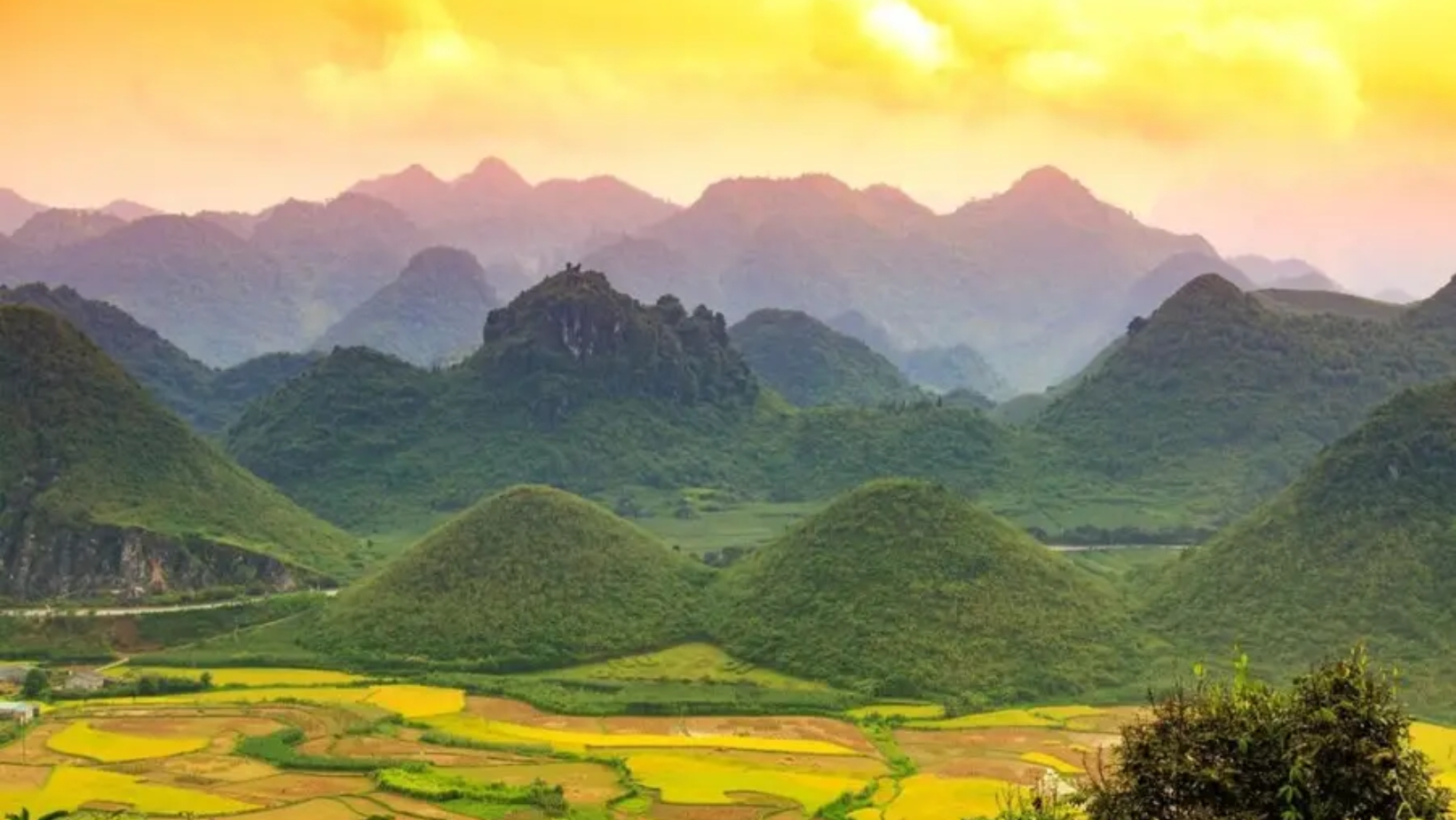 Núi đôi Quản Bạ có nhiều góc chụp hình đẹp mắt thu hút những tín đồ mê chụp ảnh