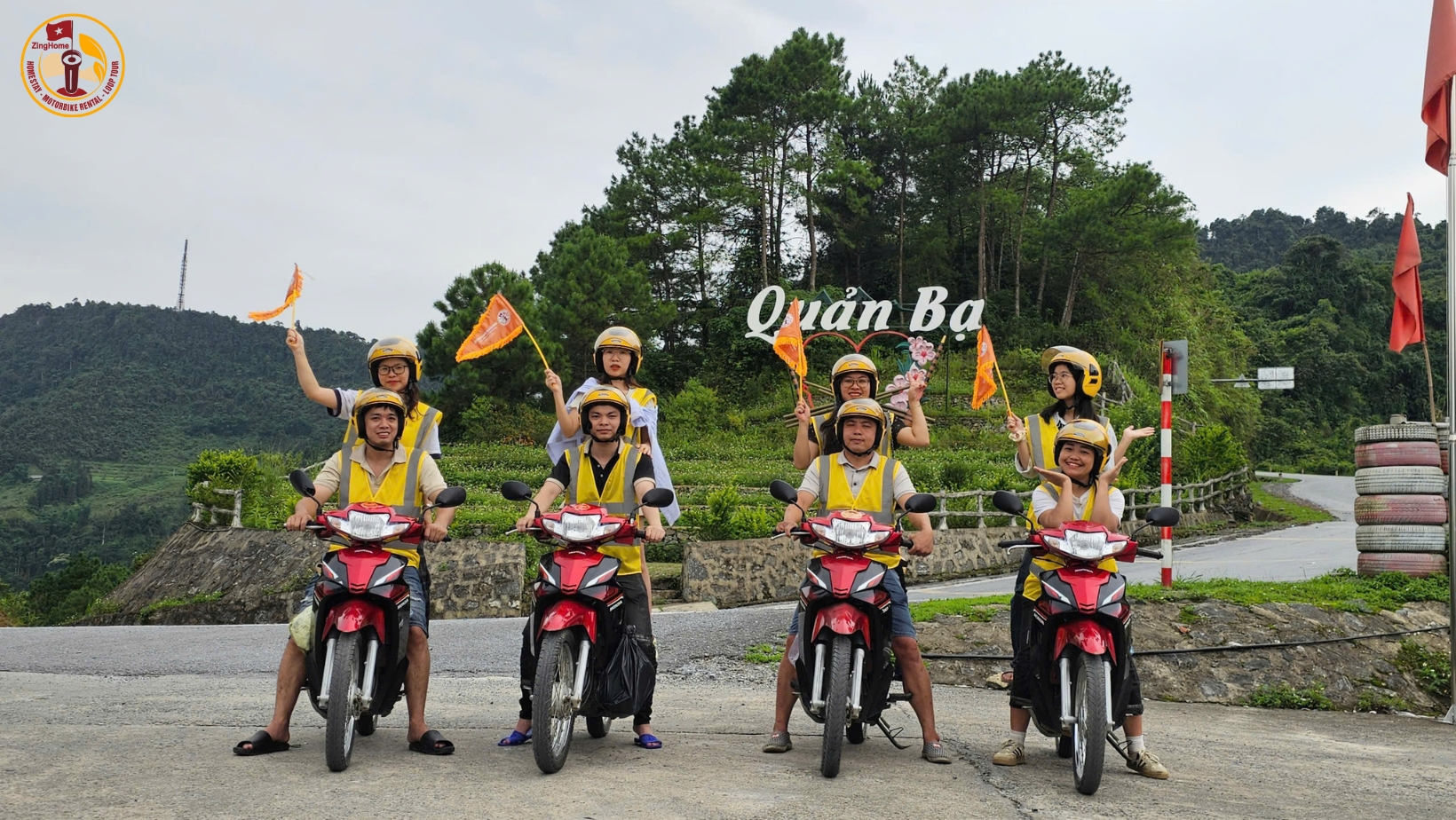 Núi đôi Quản Bạ nằm tại thị trấn Tam Sơn, huyện Quản Bạ, tỉnh Hà Giang