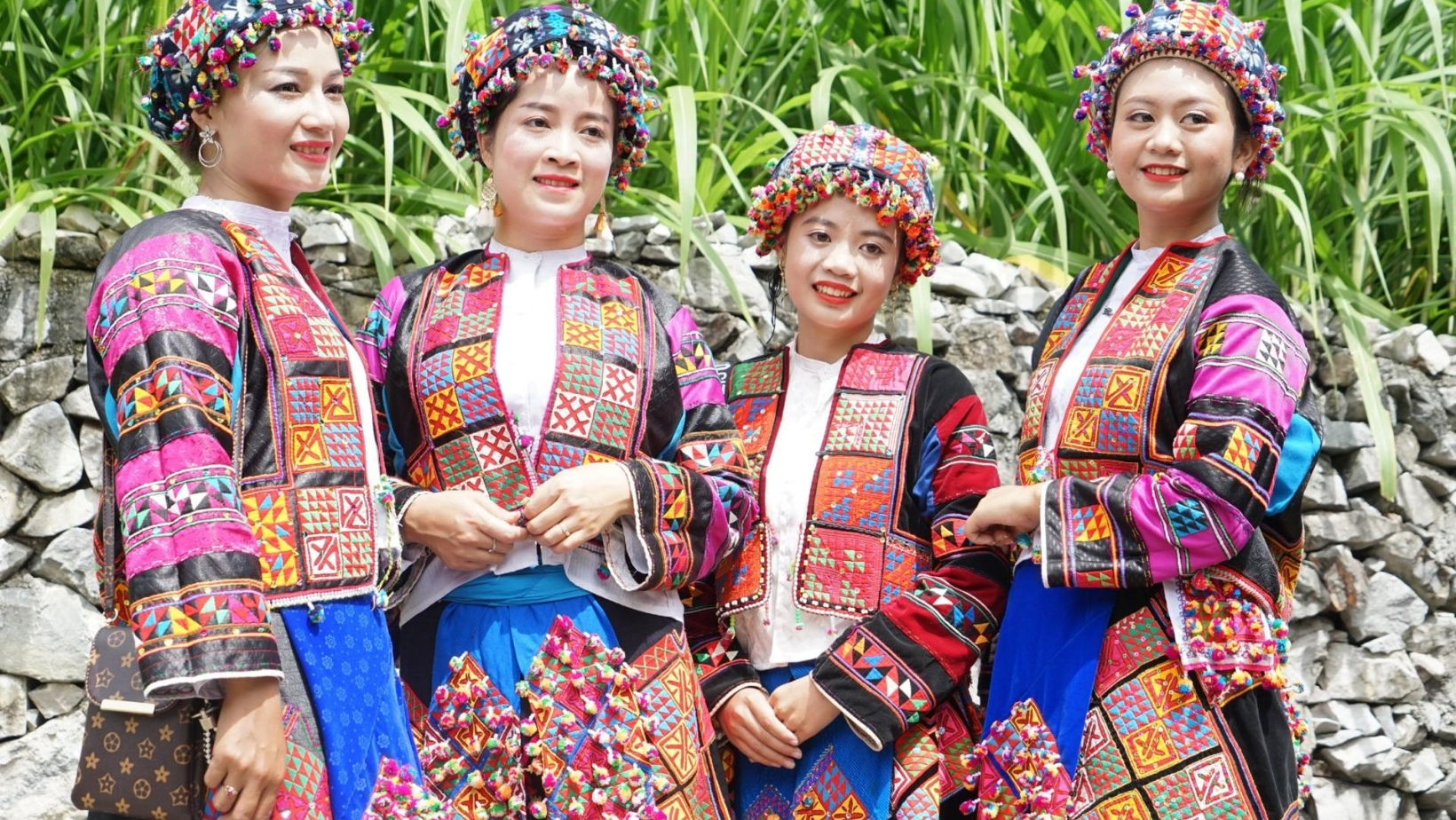 Trang phục truyền thống của người Lô Lô tại Đồng Văn là một trong những bộ trang phục dân tộc đặc sắc và cầu kỳ bậc nhất ở Hà Giang.