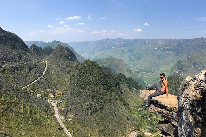 Warning sign and safe pathway at Ha Giang Skywalk