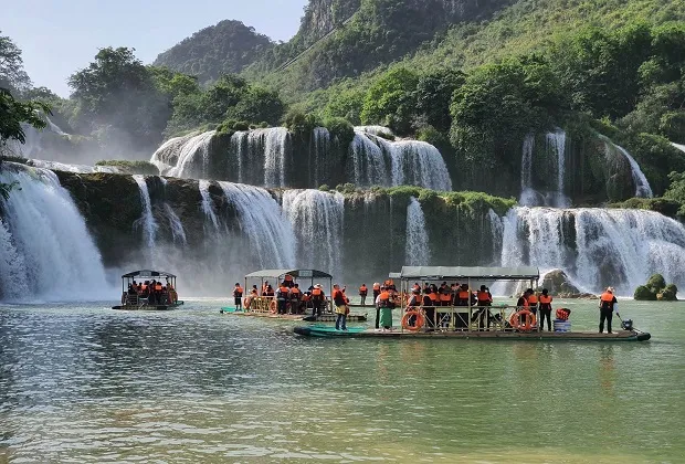 Marvel at Ban Gioc Waterfall, the crown jewel of any Ha Giang Cao Bang Tour