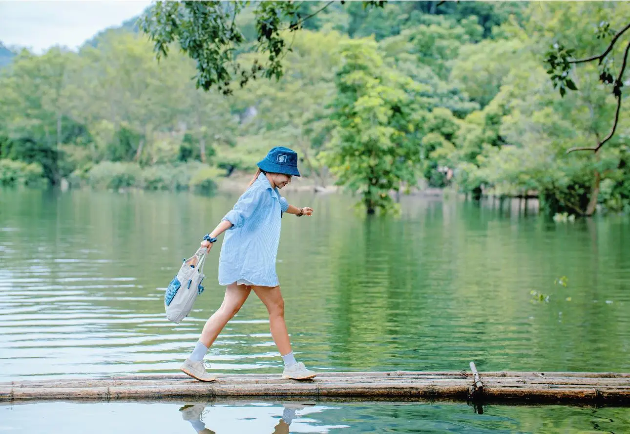 Vẻ đẹp hoang sơ và lãng mạn của Hồ Noong