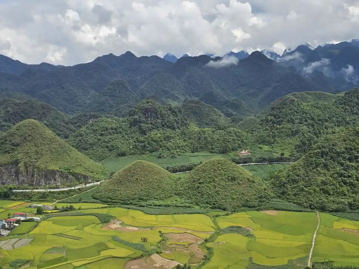 Breathtaking mountain pass view at Quan Ba Heaven Gate during the Ho Chi Minh City to Ha Giang trip