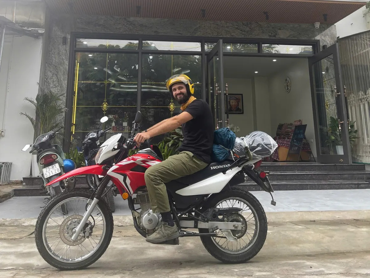 Traveler self-riding a motorbike on Ha Giang Loop