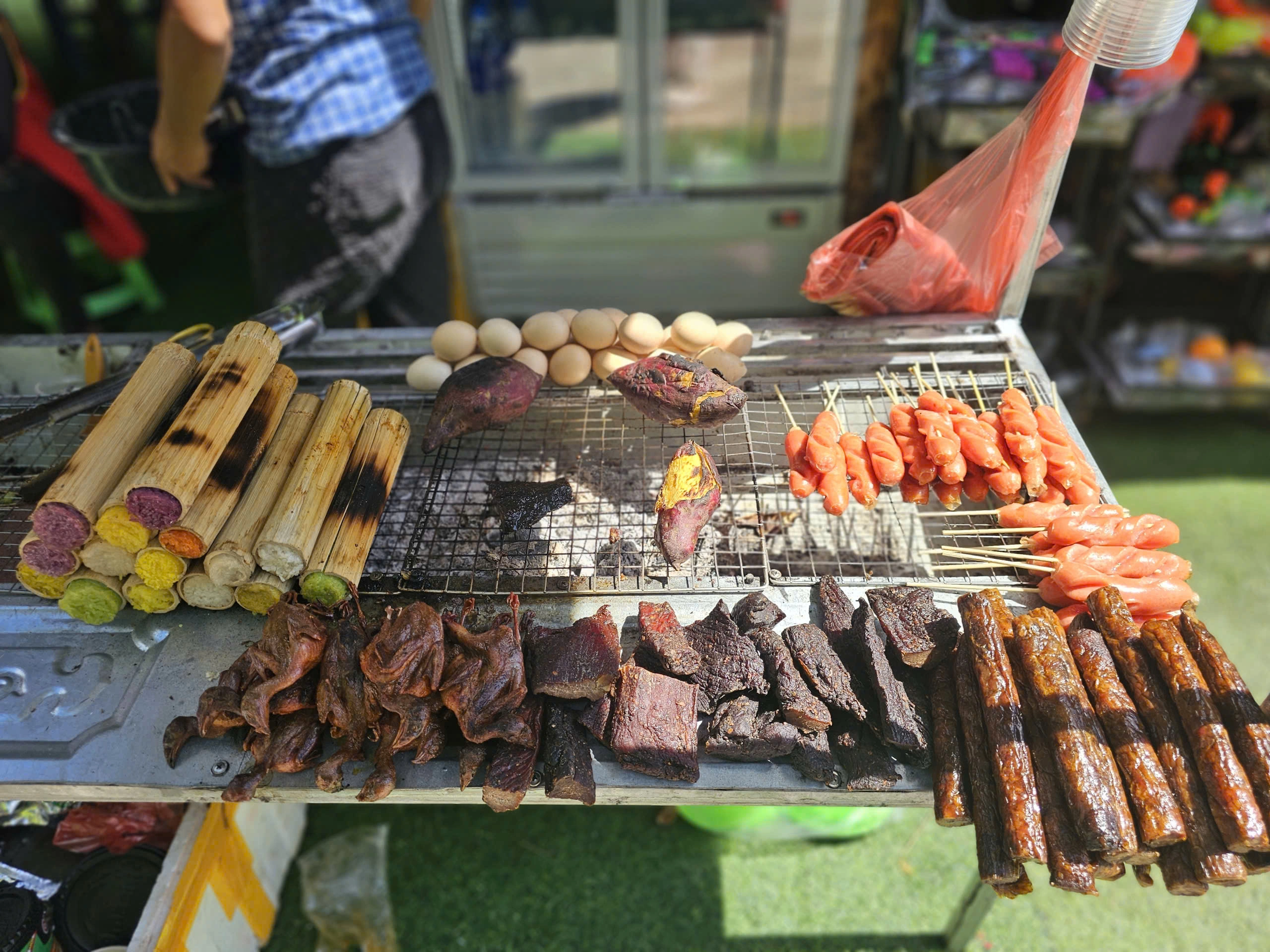 Thưởng thức ẩm thực địa phương tại làng Lô Lô Chải Hà Giang