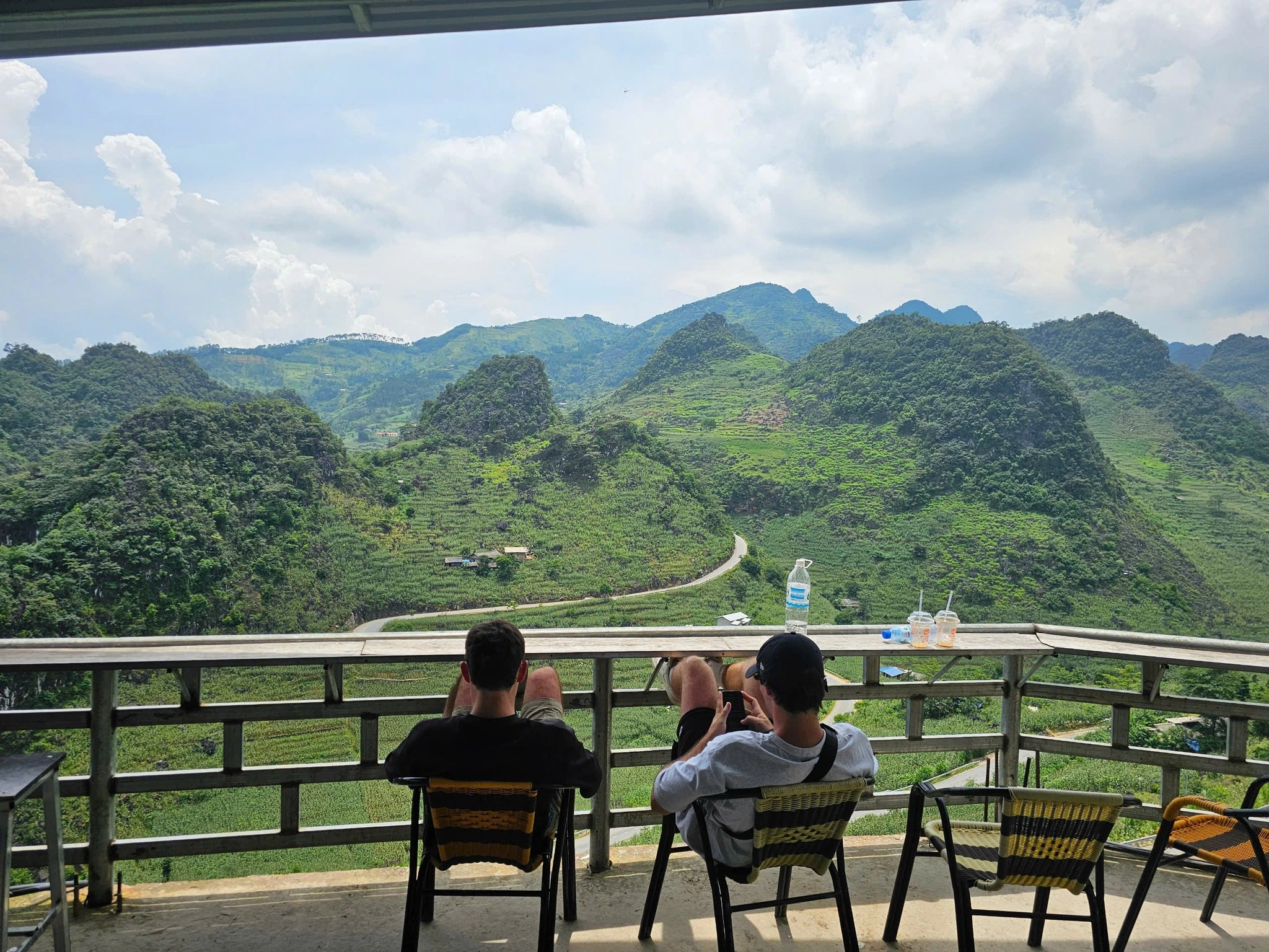 Tour Hà Giang Hồ Chí Minh không chỉ là chuyến đi du lịch đơn thuần, mà còn là hành trình cảm nhận vẻ đẹp nguyên sơ