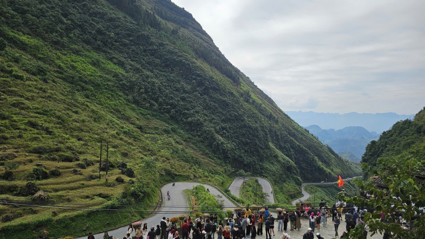 Hà Giang có nhiều đoạn dốc rất đẹp như dốc Thẩm Mã, dốc chín khoanh, dốc Cán Tỷ