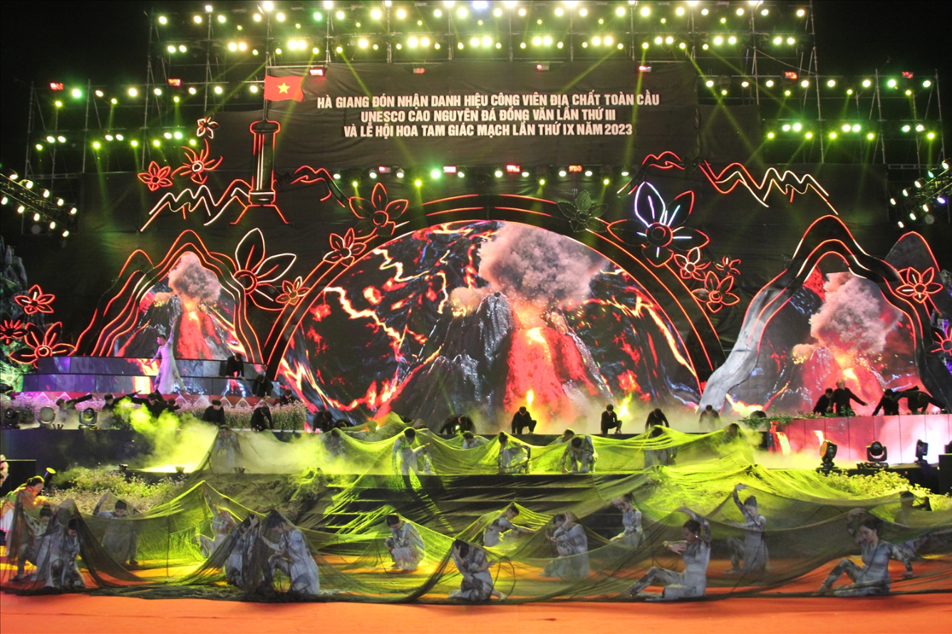 Lễ hội hoa tam giác mạch không chỉ có ý nghĩa văn hóa sâu sắc mà còn góp phần thúc đẩy ngành du lịch tại Hà Giang phát triển mạnh mẽ