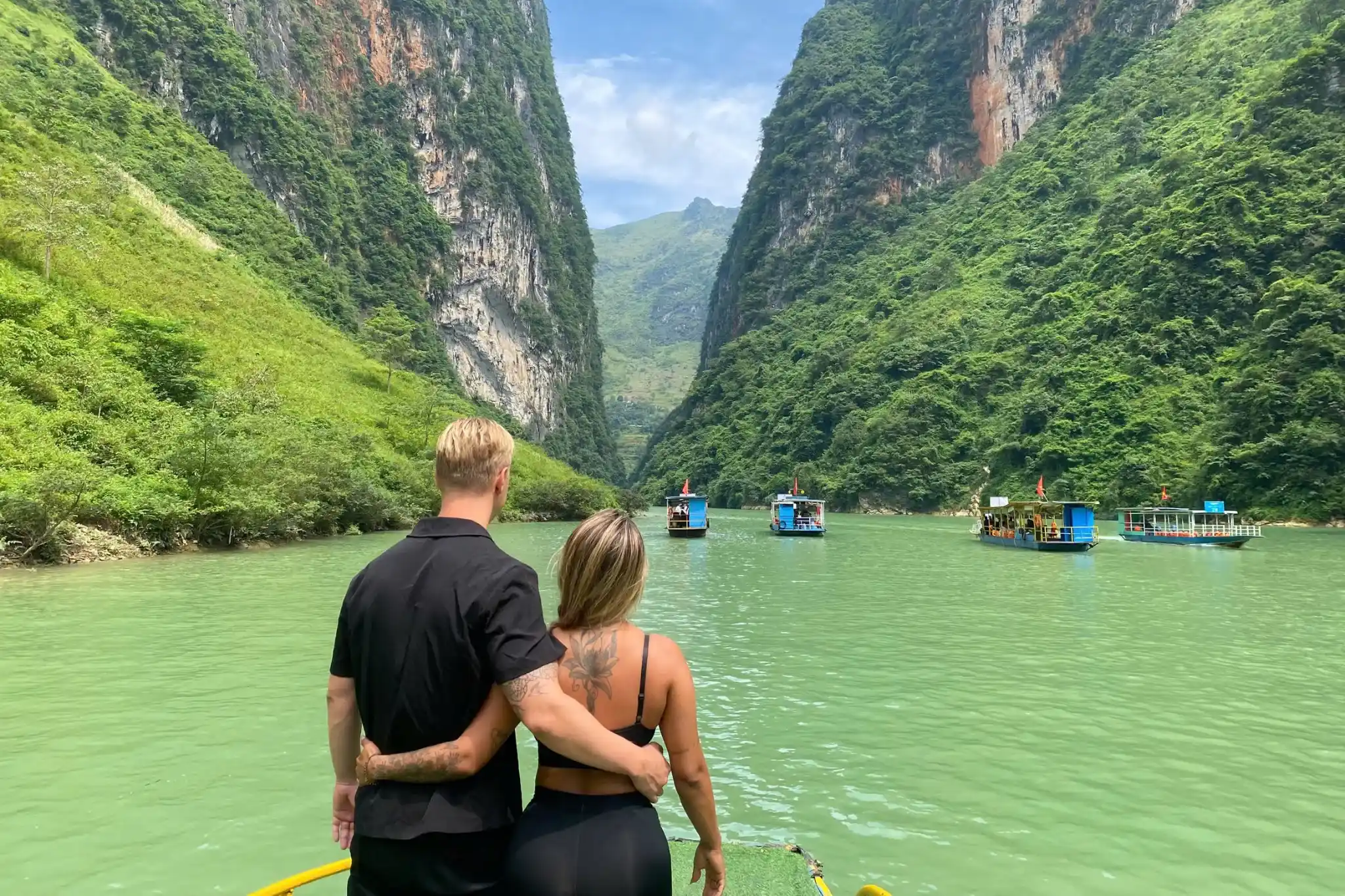 Travel tips for choosing Ha Giang Loop or Sapa based on your preferences