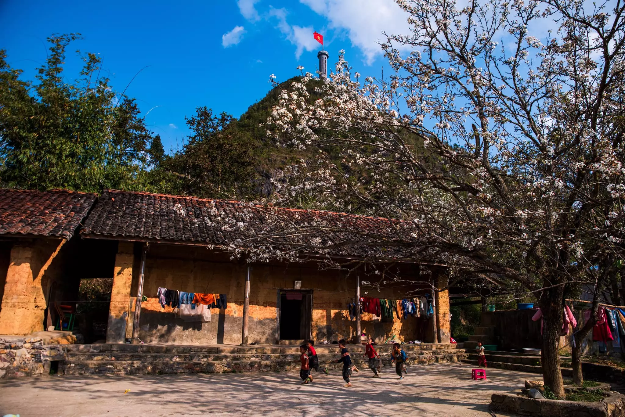 không gian núi rừng tĩnh lặng của Thèn Pả